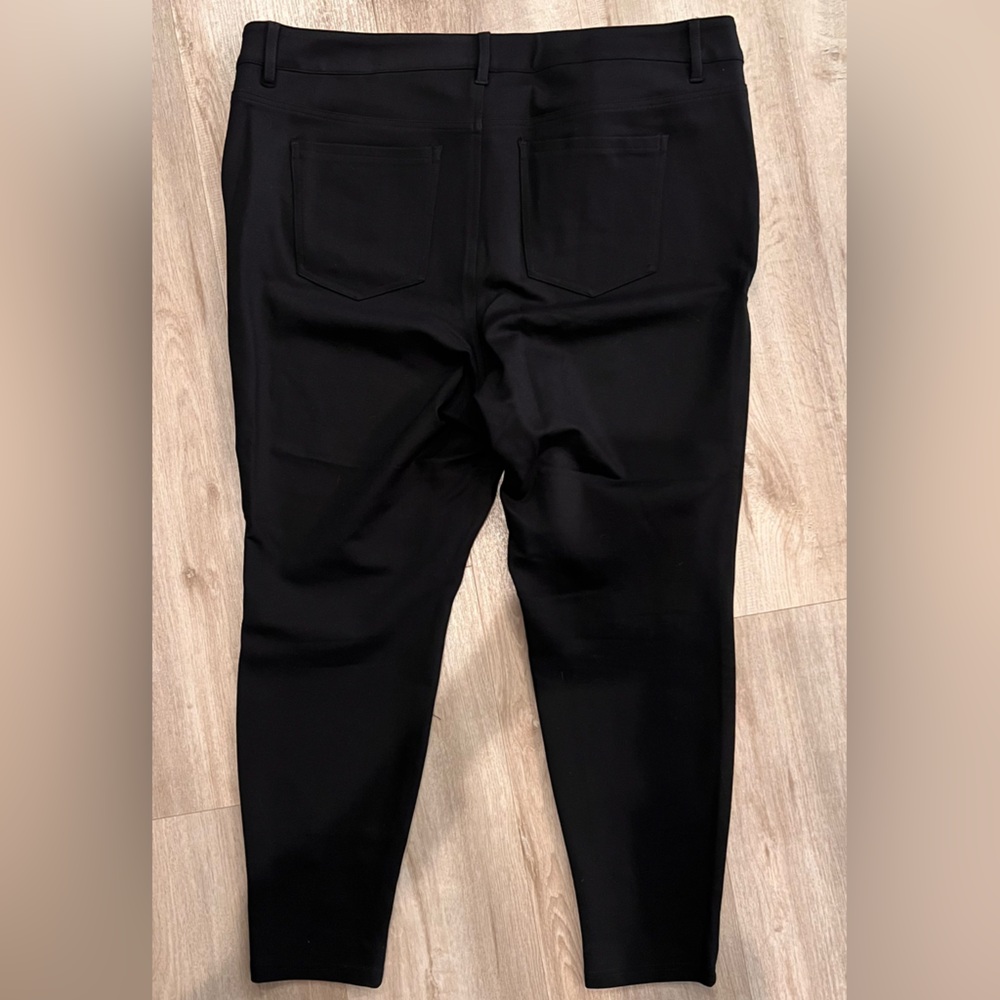 Black Skinny Studio Luxe Ponte High-Rise Crop Pant - Picture 2 of 5